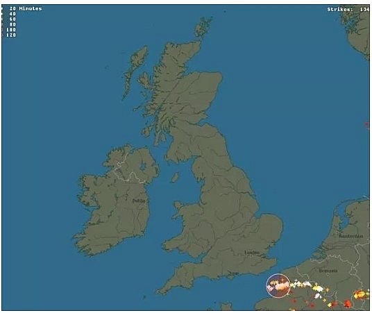 uk and europe weather forecast latest august 11 lightning storms to battle britain for days